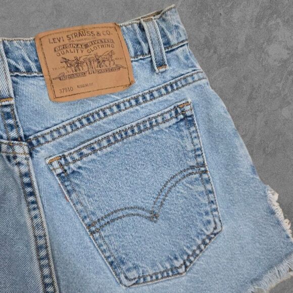 Vintage 90s Levis 910 Denim Shorts Womens 5 Blue USA High Rise Frayed Cut Off - Picture 4 of 8